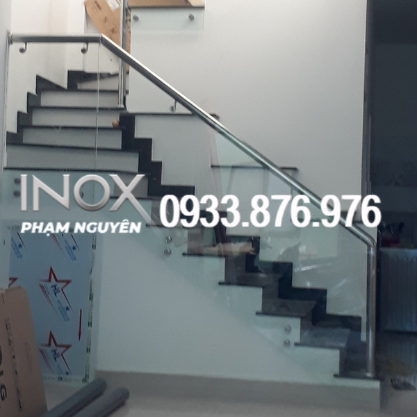 Cầu thang kính không trụ được ứng dụng phổ biến hiện nay.