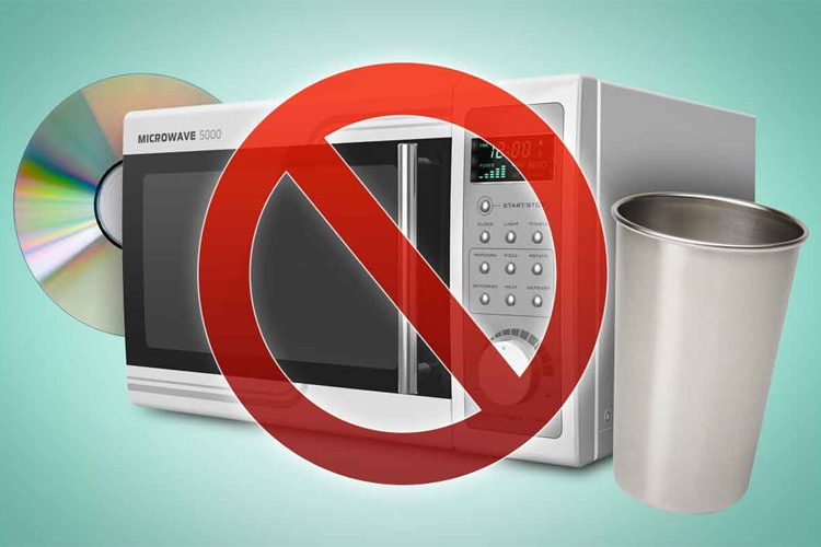 Sử dụng đồ inox trong lò vi sóng có thể gây hỏng hóc hay cháy nổ